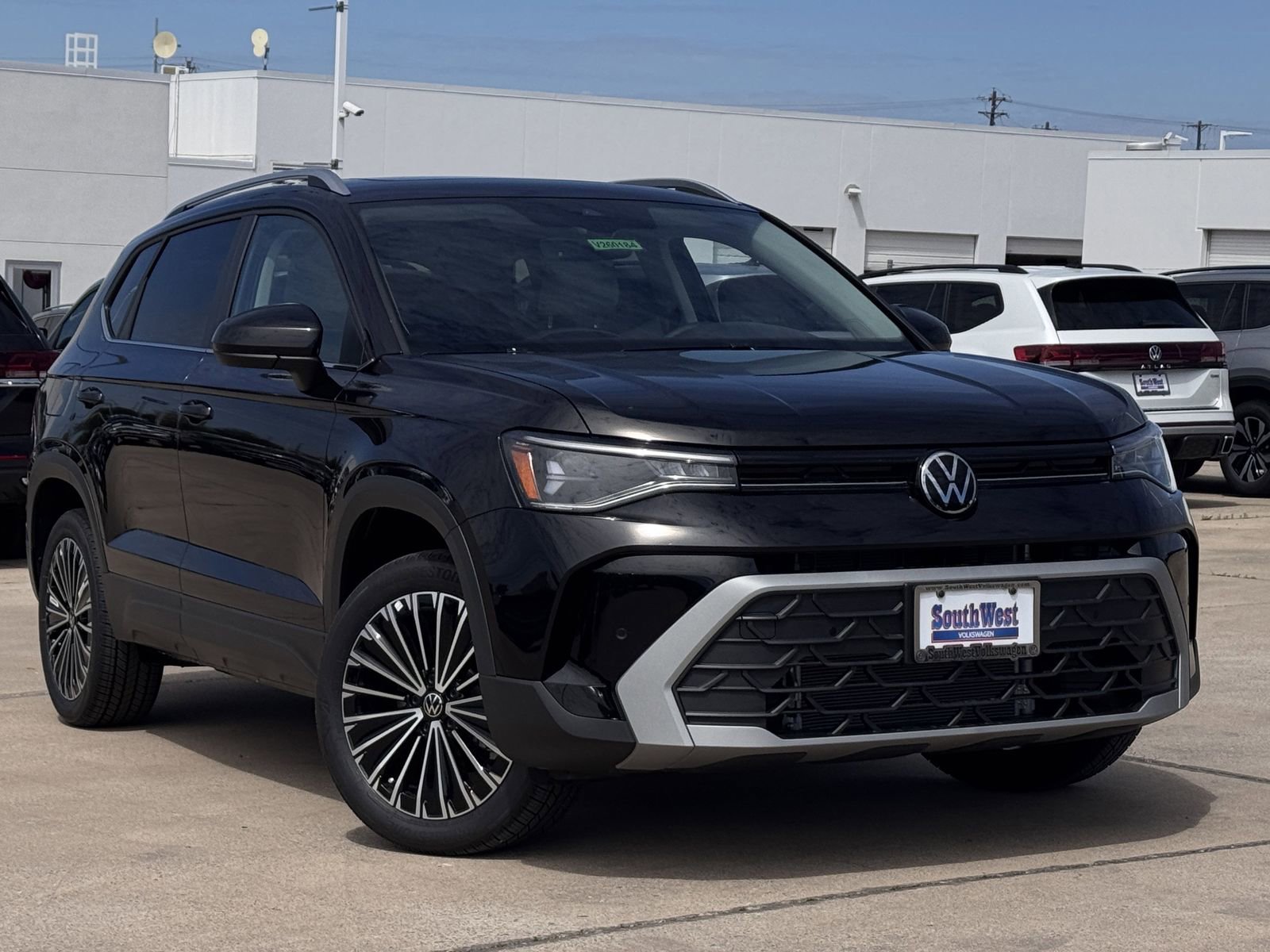 New 2026 Volkswagen Taos SE image 2