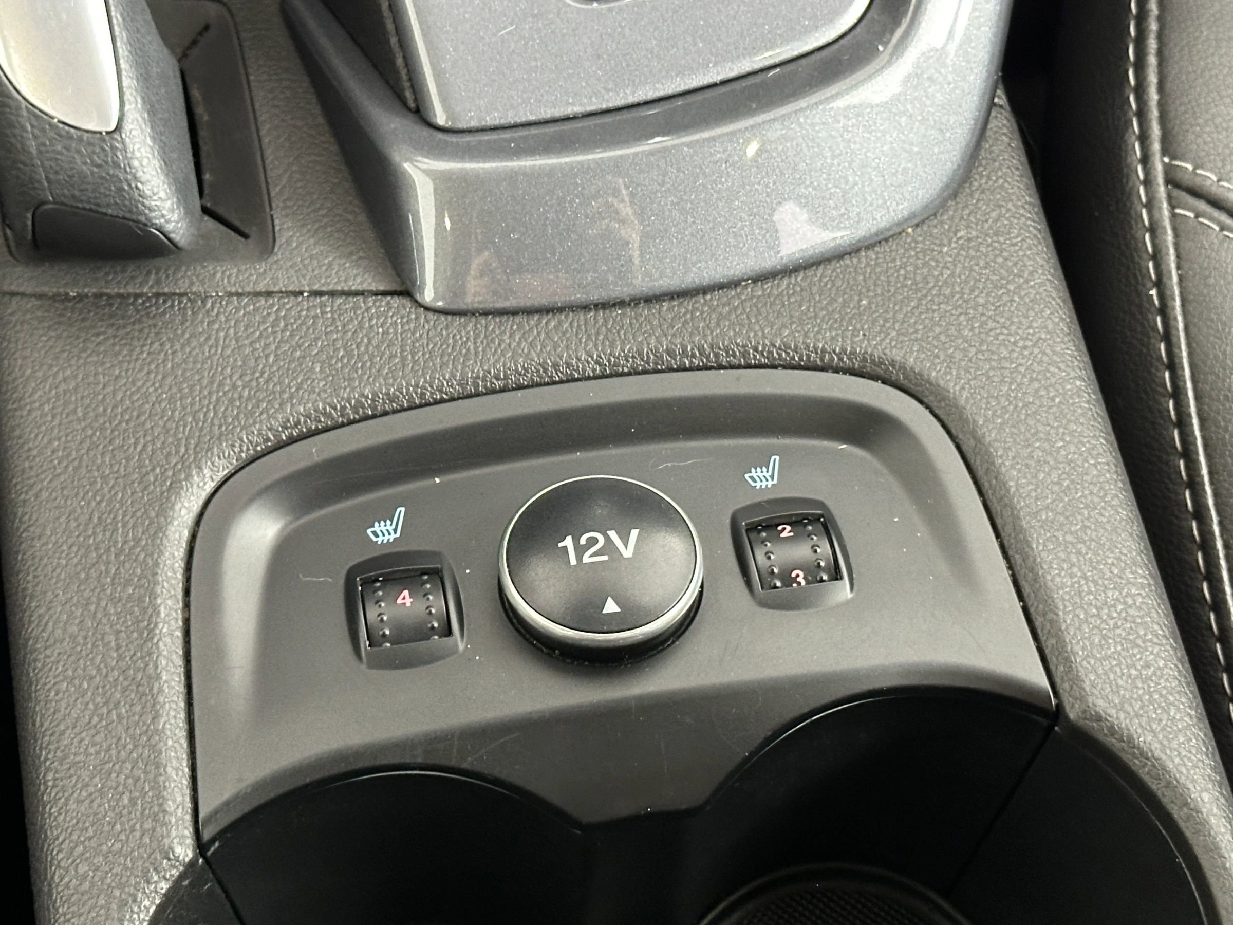 Used 2013 Ford Focus Titanium FWD image 29