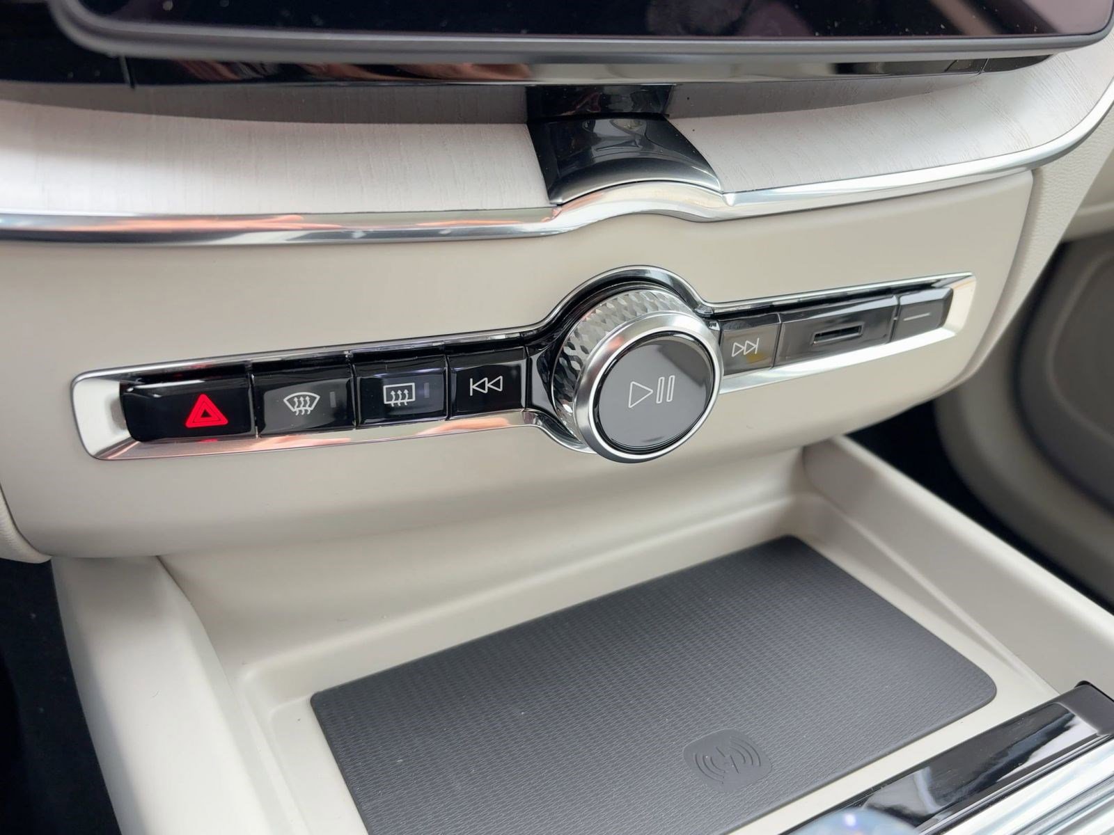 New 2026 Volvo XC60 B5 Ultra w/ Protection Package Premier image 18