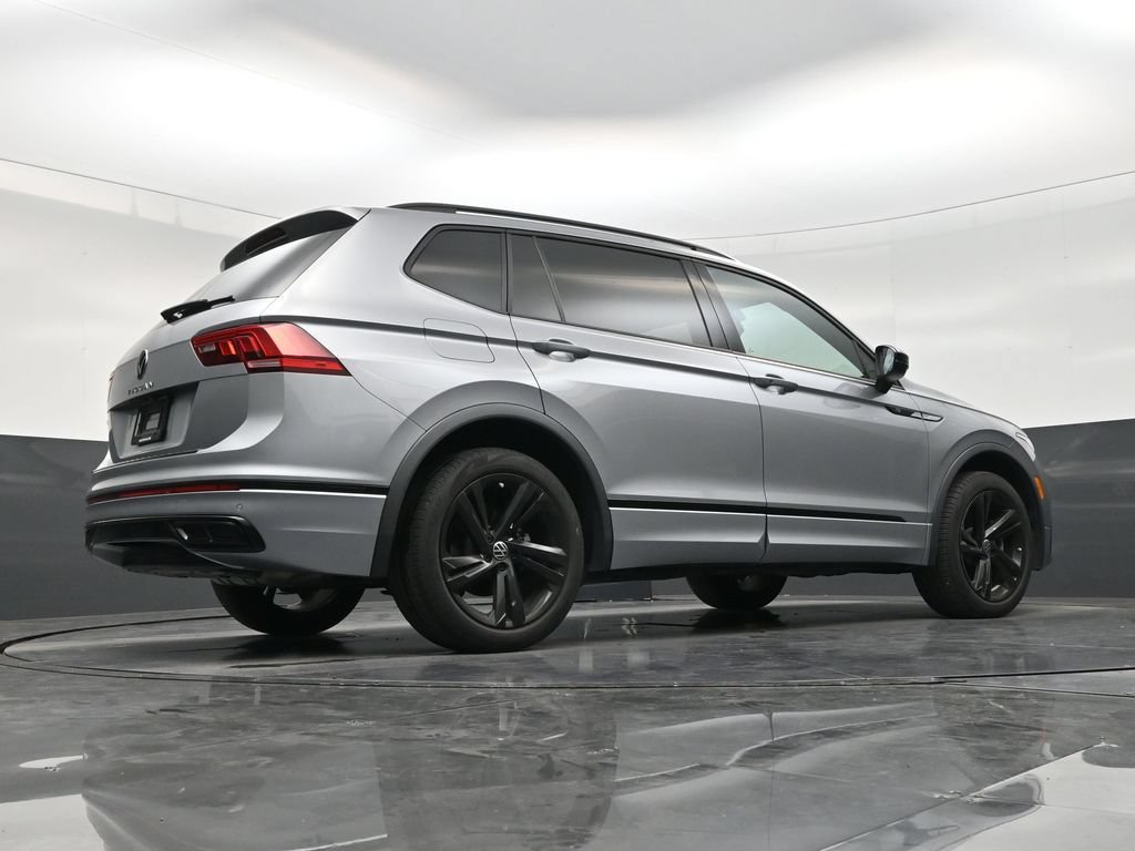Used 2023 Volkswagen Tiguan SE R-Line FWD image 24