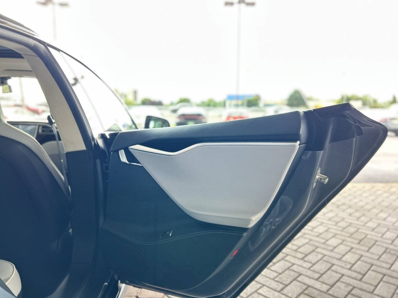 Used 2014 Tesla Model S 85 RWD image 46