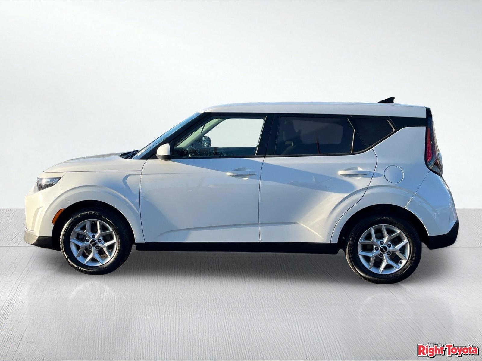 Used 2025 Kia Soul LX w/ LX Technology Package FWD image 3