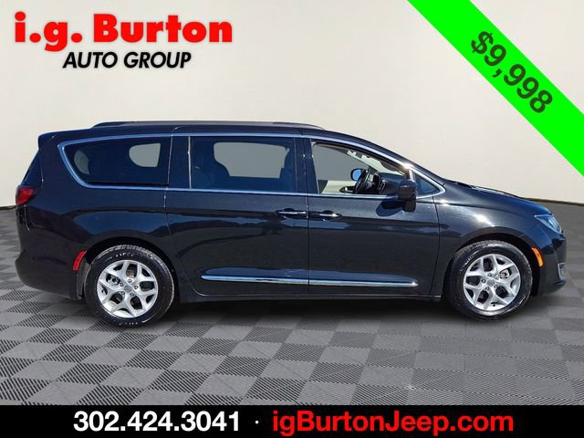 Used 2017 Chrysler Pacifica Touring-L w/ Tire & Wheel Group image 7