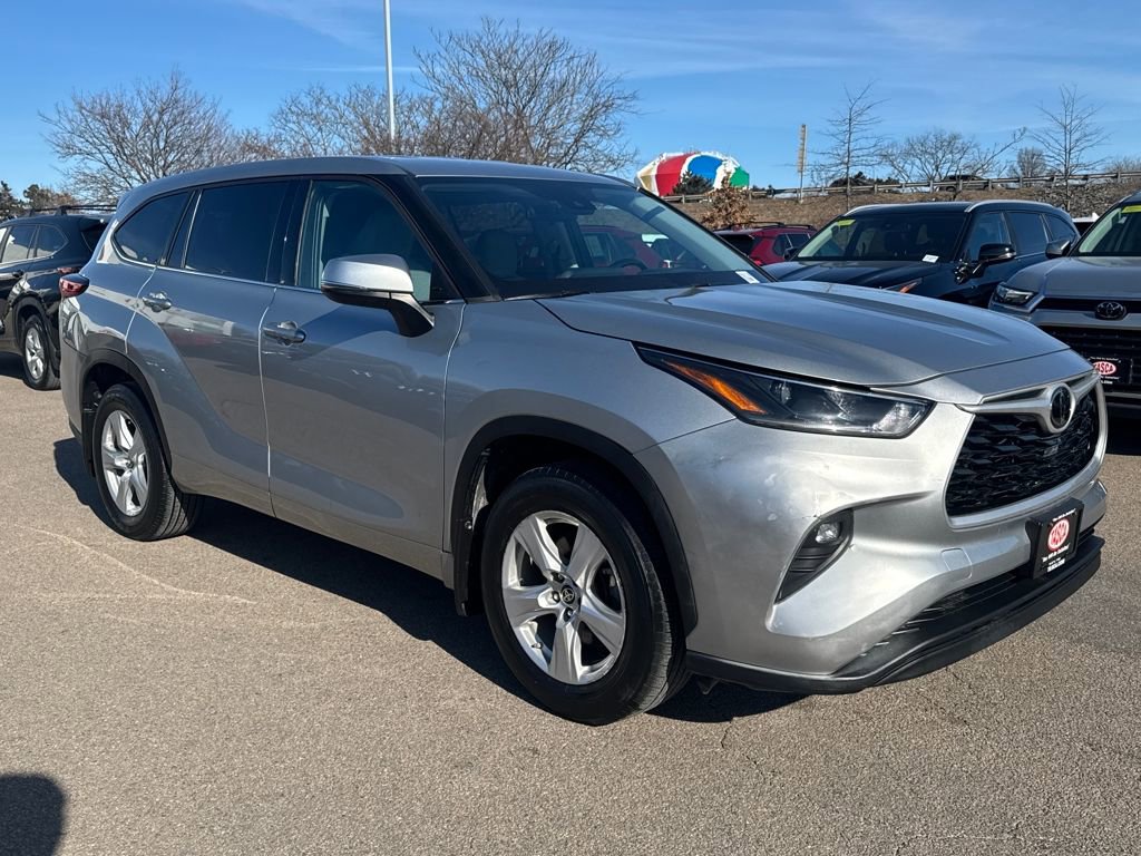 Used 2021 Toyota Highlander LE image 11
