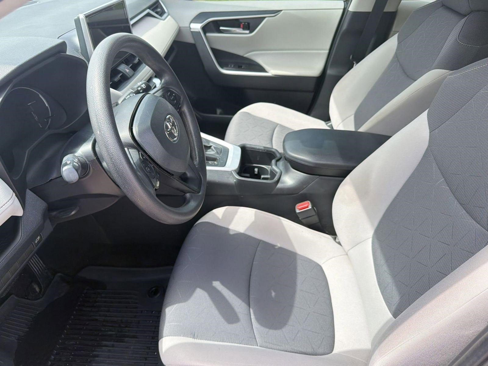 Used 2024 Toyota RAV4 XLE w/ Convenience Package image 5