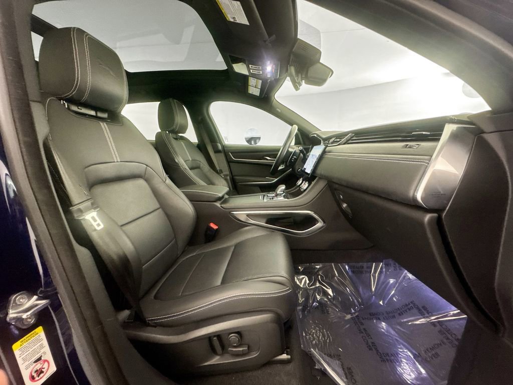 Certified 2025 Jaguar F-PACE R-Dynamic S AWD/4WD image 28