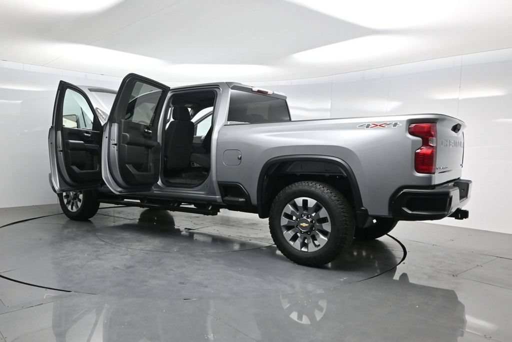 Used 2025 Chevrolet Silverado 2500 Custom w/ Custom Convenience Package AWD/4WD image 4