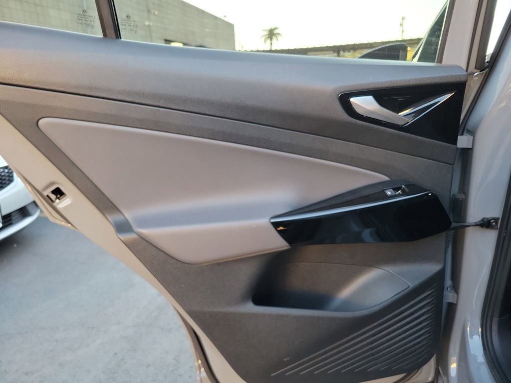 Used 2021 Volkswagen ID.4 Pro image 14