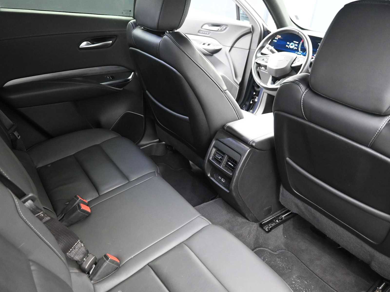 Used 2024 Cadillac XT4 Premium Luxury image 28