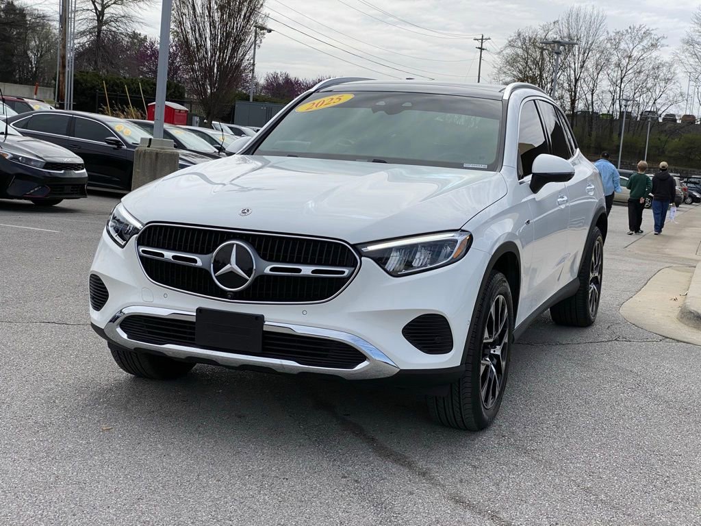 Used 2025 Mercedes-Benz GLC 350e 4MATIC image 3