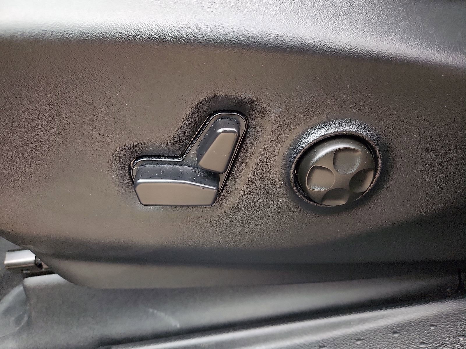 Used 2025 Chrysler Pacifica Select FWD image 13