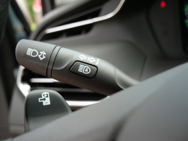 Used 2023 Chevrolet Bolt EUV LT FWD image 29
