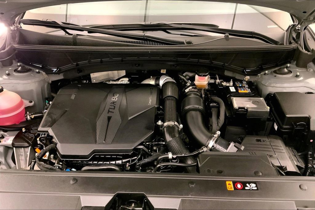 Used 2022 Hyundai Santa Cruz Limited image 9