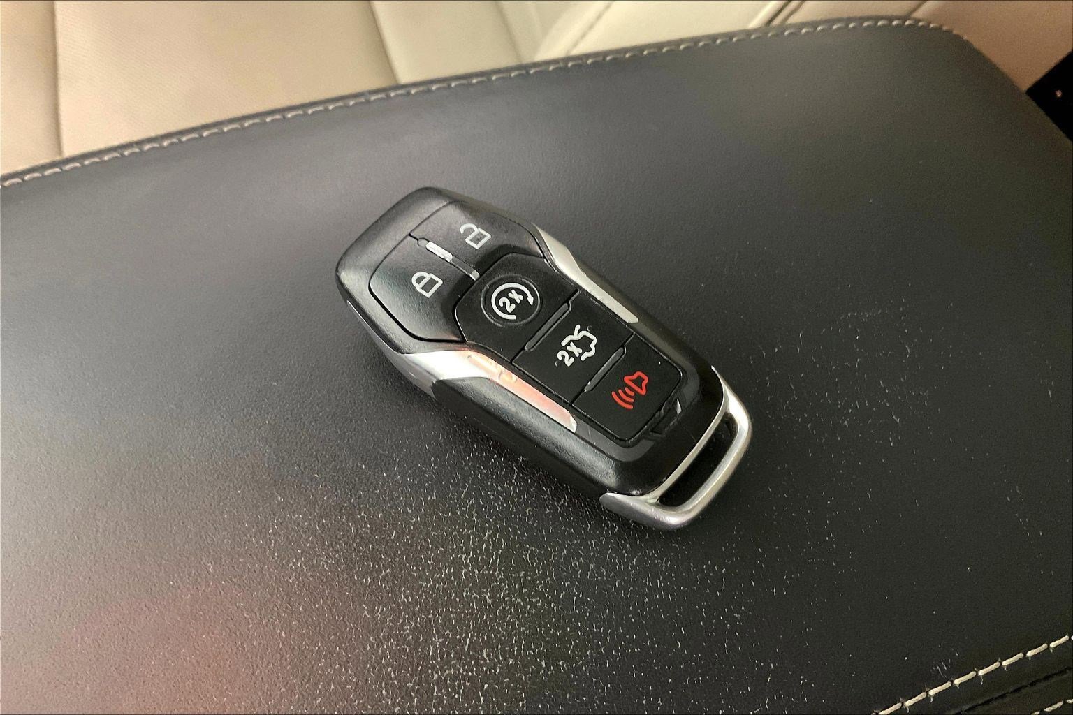 Used 2016 Ford Explorer Platinum AWD/4WD image 36