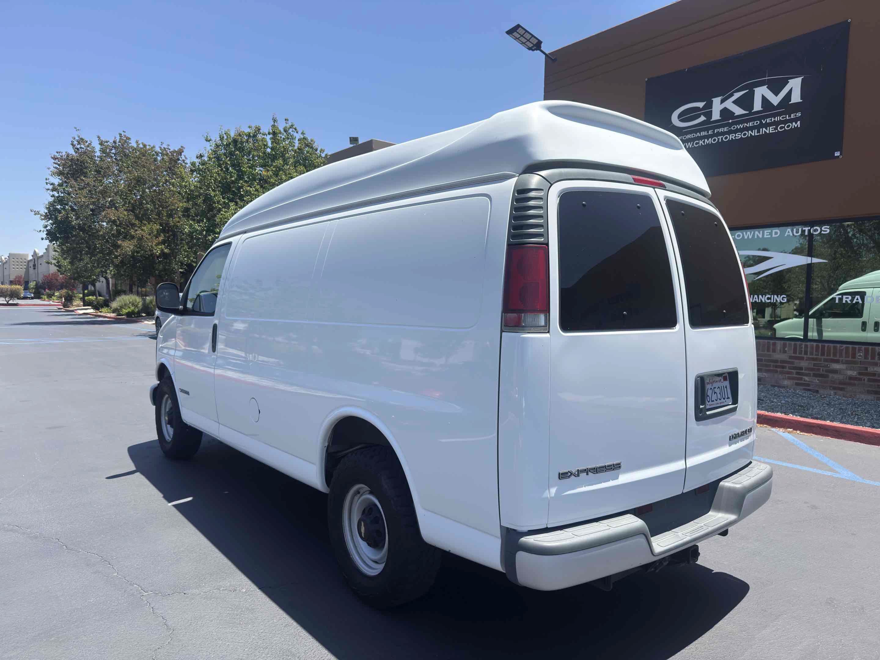 Used 2001 Chevrolet Express 3500 w/ Convenience Pkg 1 RWD image 12