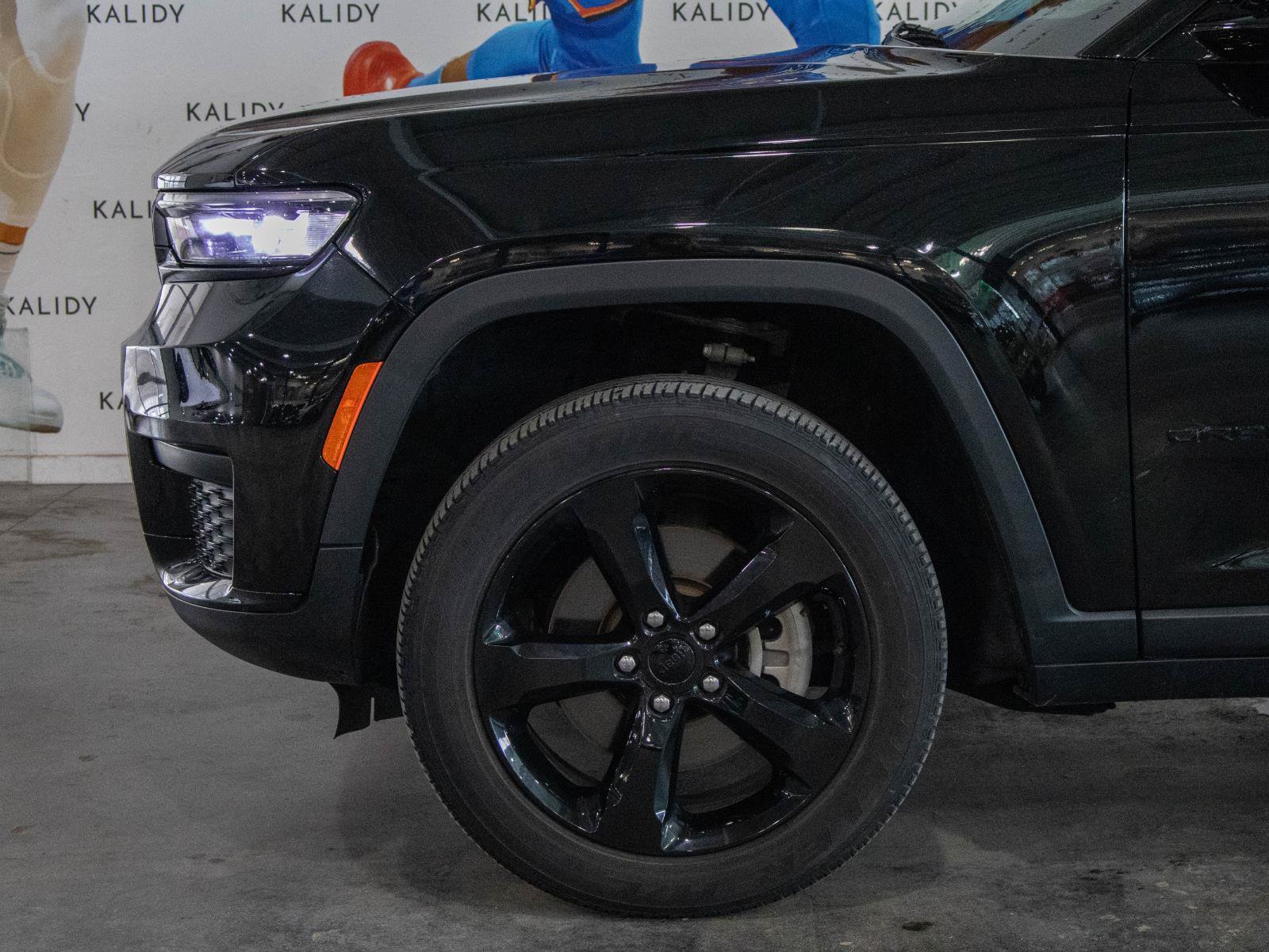 Used 2023 Jeep Grand Cherokee L Laredo AWD/4WD image 15