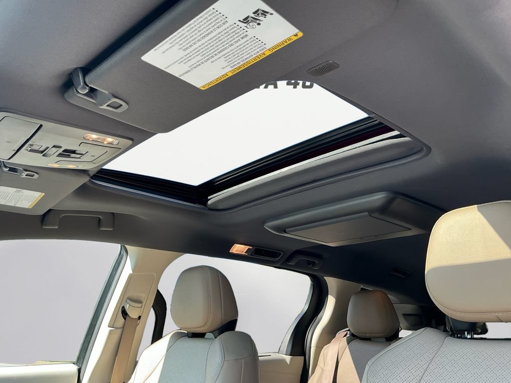 Used 2021 Toyota Sienna Limited AWD/4WD image 9