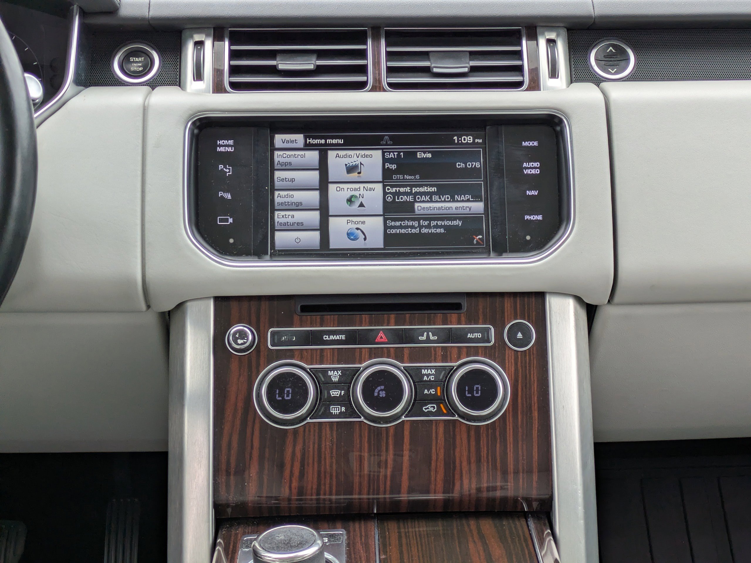 Used 2015 Land Rover Range Rover HSE image 15