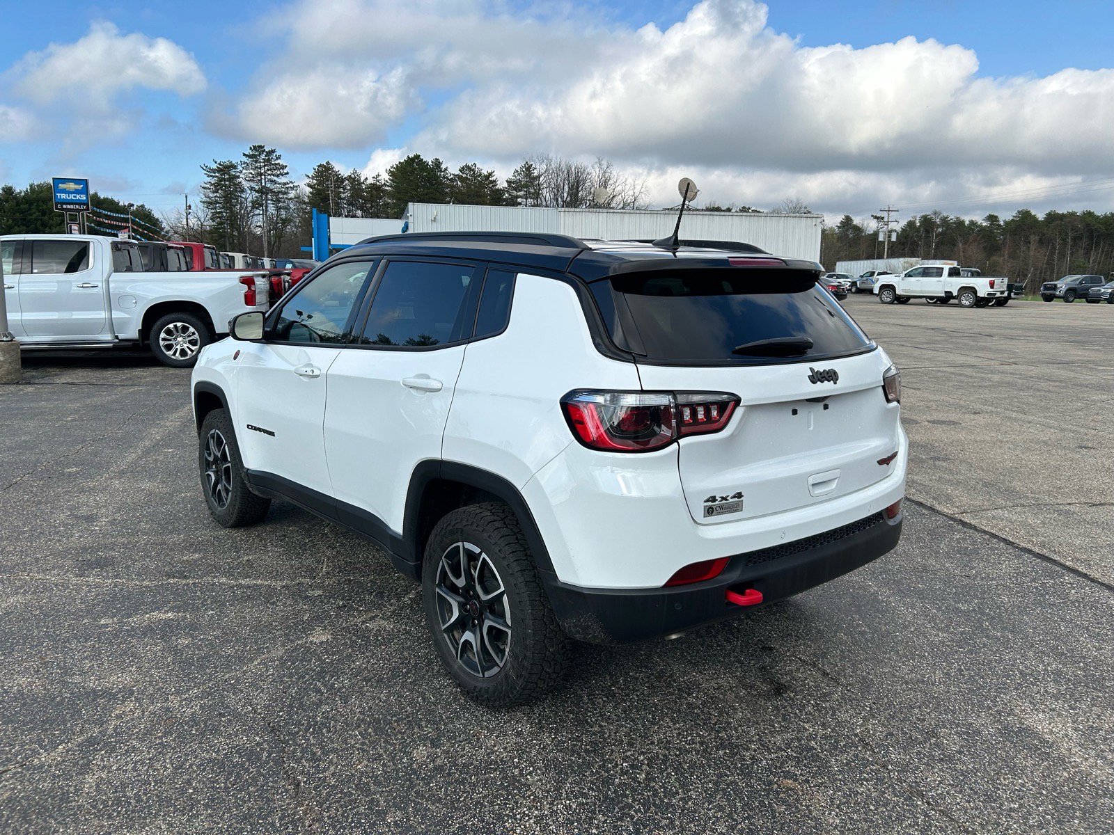 Used 2025 Jeep Compass Trailhawk AWD/4WD image 3