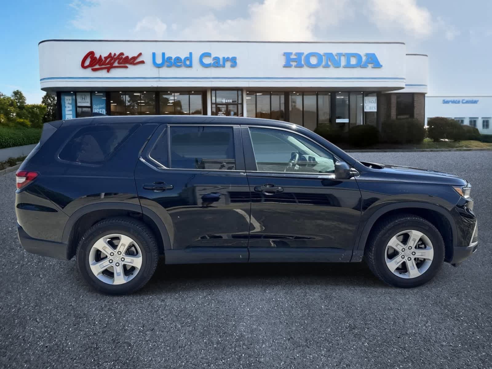 Used 2023 Honda Pilot LX image 6