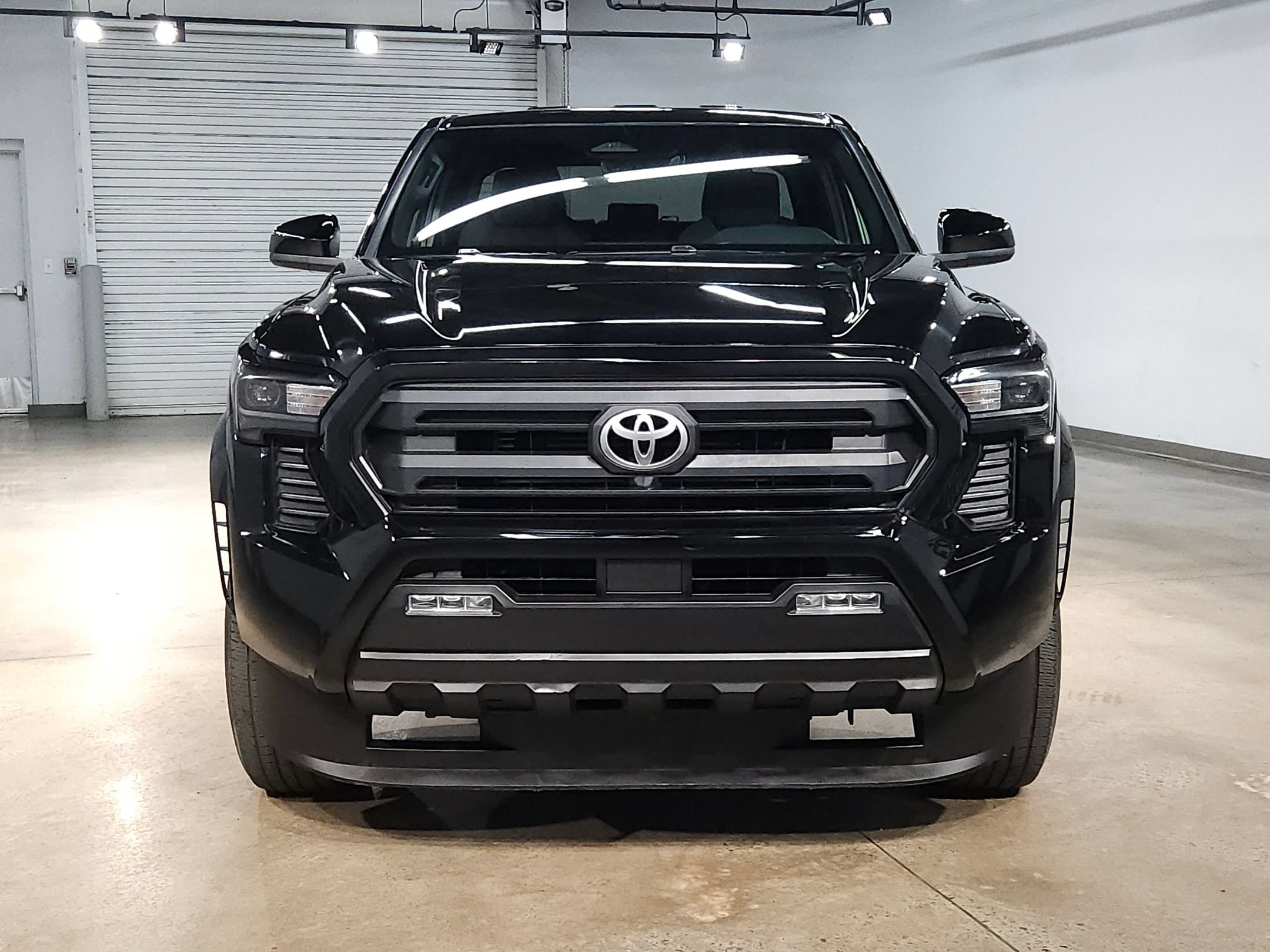 Used 2025 Toyota Tacoma SR5 AWD/4WD image 2