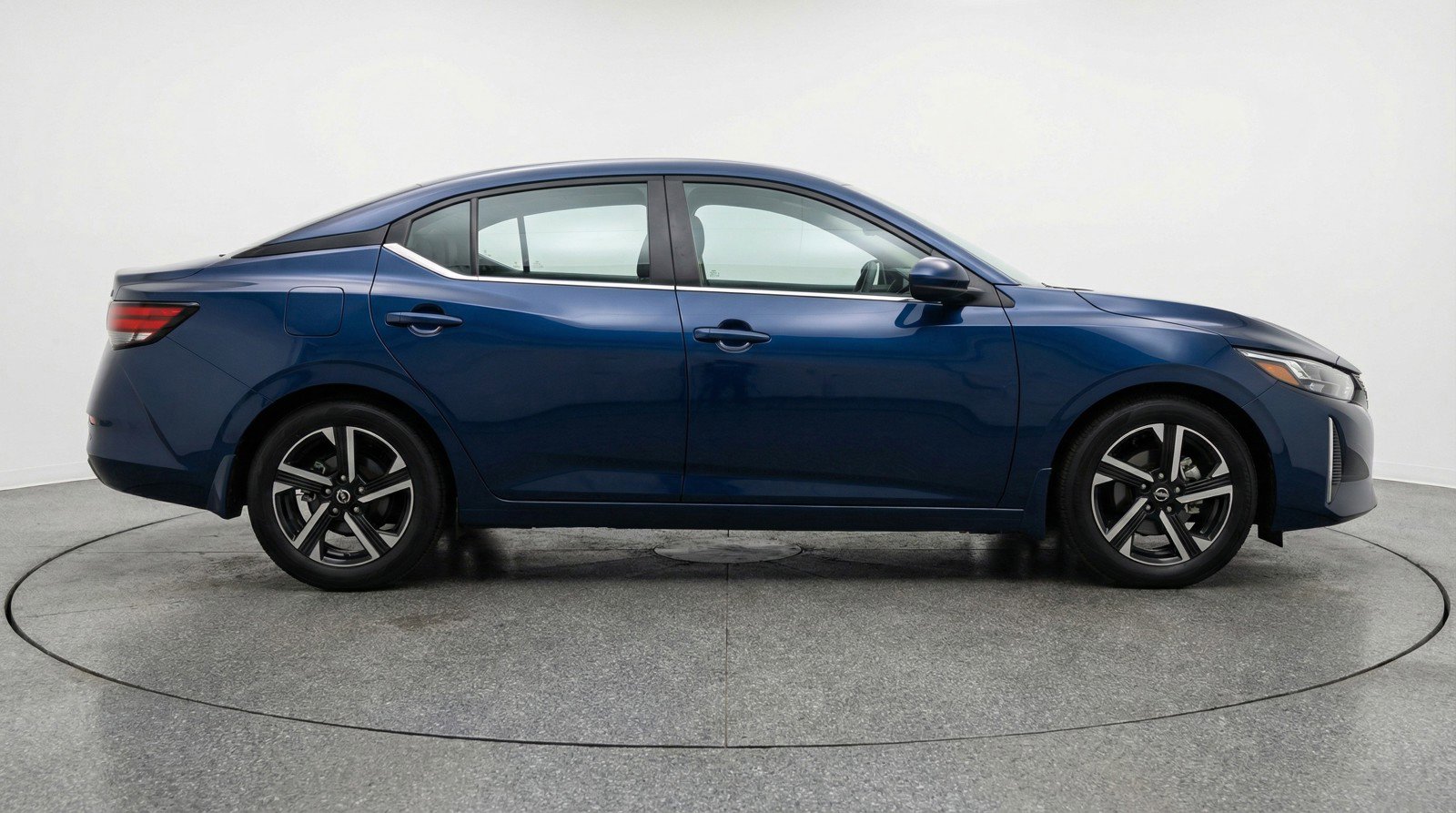 Used 2025 Nissan Sentra SV image 9