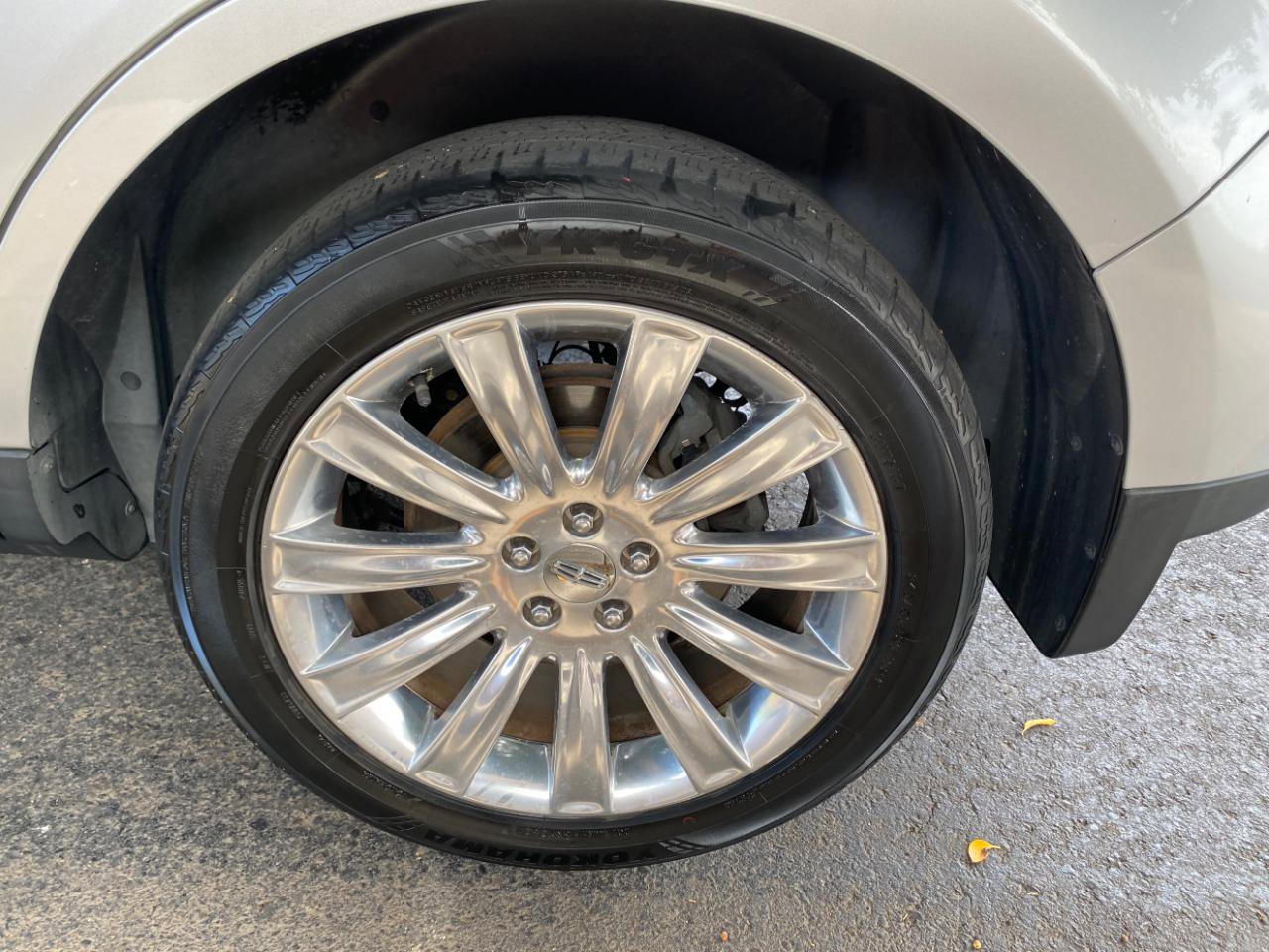Used 2015 Lincoln MKX FWD w/ Equipment Group 101A image 23