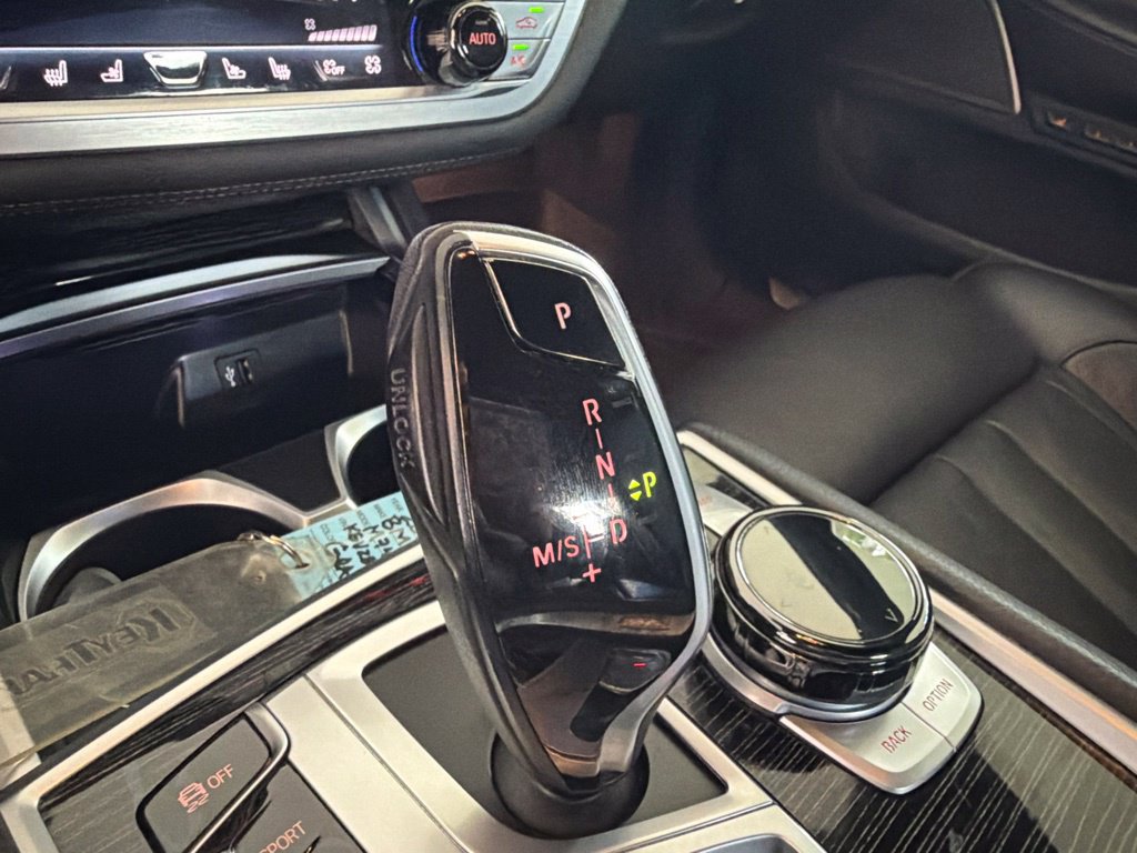 Used 2019 BMW 740i xDrive w/ Executive Package AWD/4WD image 9