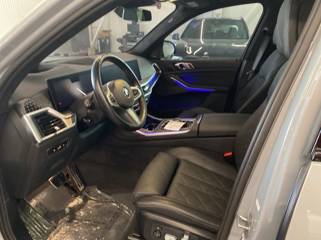 Certified 2025 BMW X7 xDrive40i w/ M Sport Package image 14