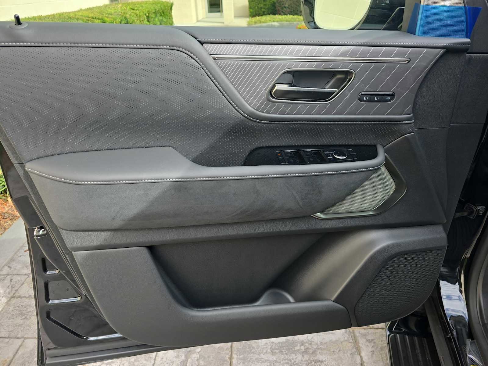 New 2026 INFINITI QX80 Autograph w/ Premium Cargo Package image 16