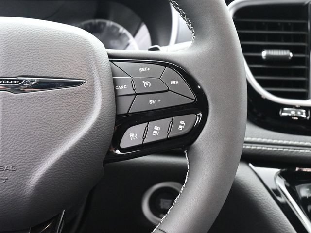 New 2025 Chrysler Pacifica Limited FWD image 29