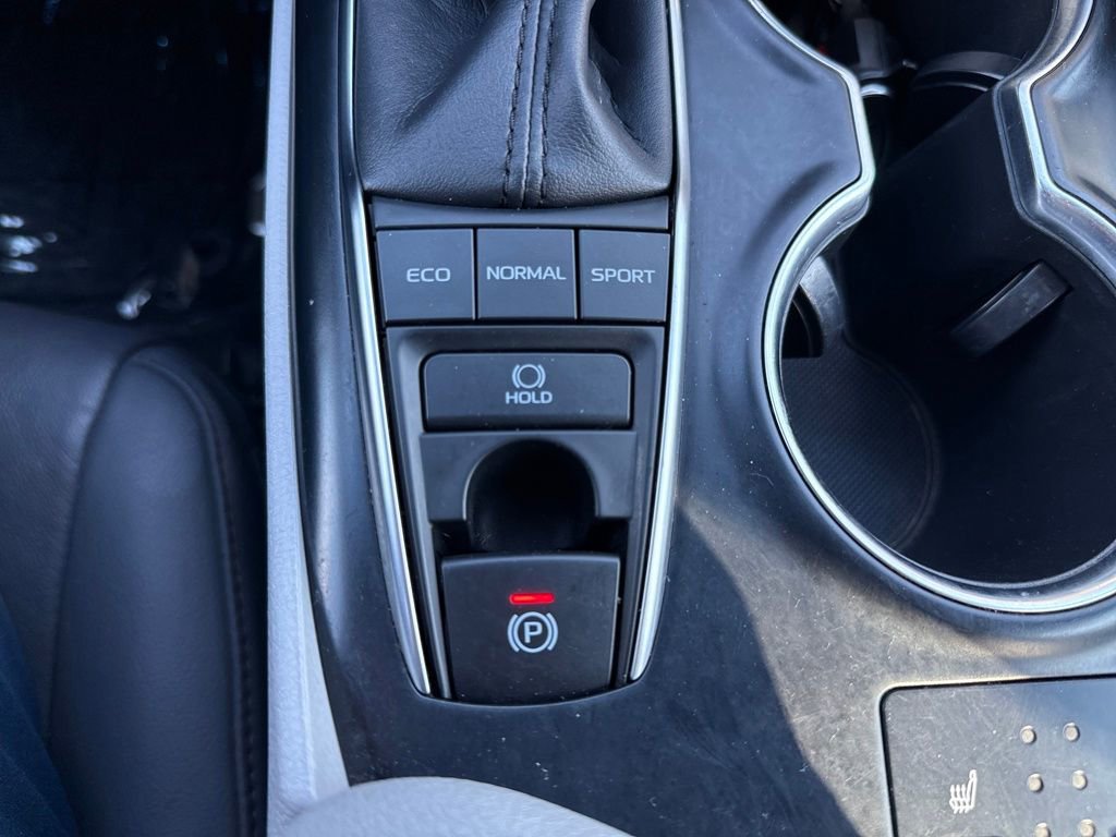 Used 2018 Toyota Camry L image 31