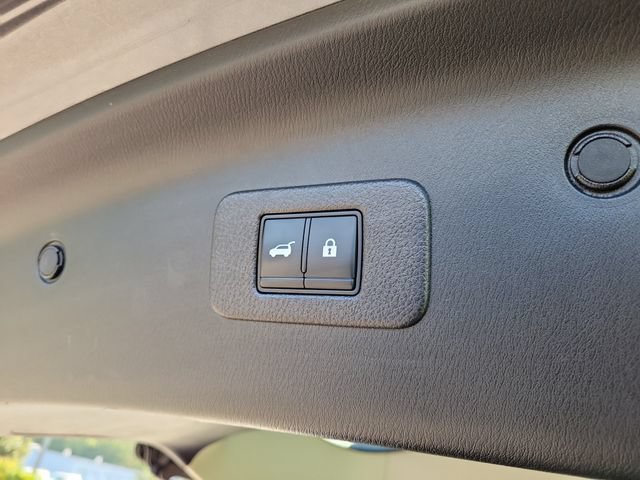 Used 2021 Nissan Armada SL w/ Captain's Chairs Package AWD/4WD image 10