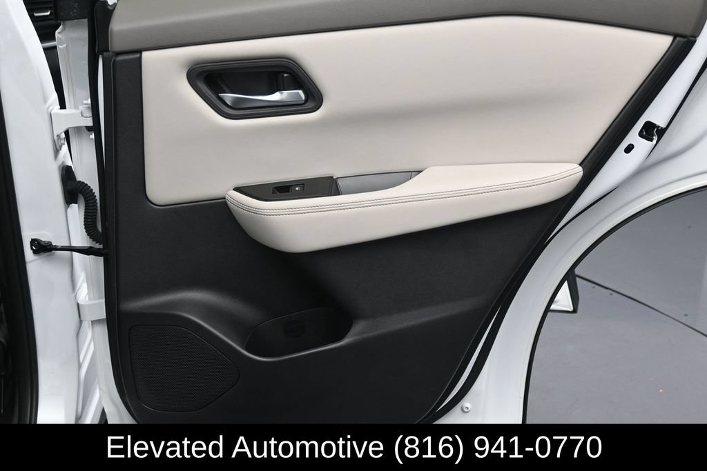 Used 2024 Nissan Rogue SV AWD/4WD image 13