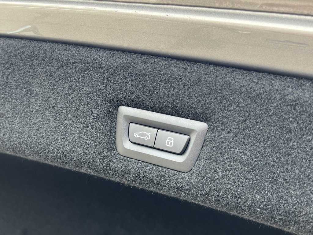 Used 2024 BMW i7 xDrive60 w/ Executive Package image 23