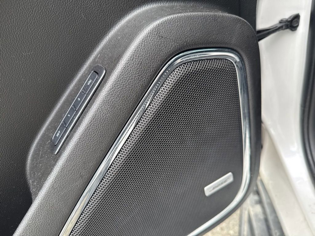 Used 2019 GMC Yukon XL SLT w/ Graphite Performance Edition image 13