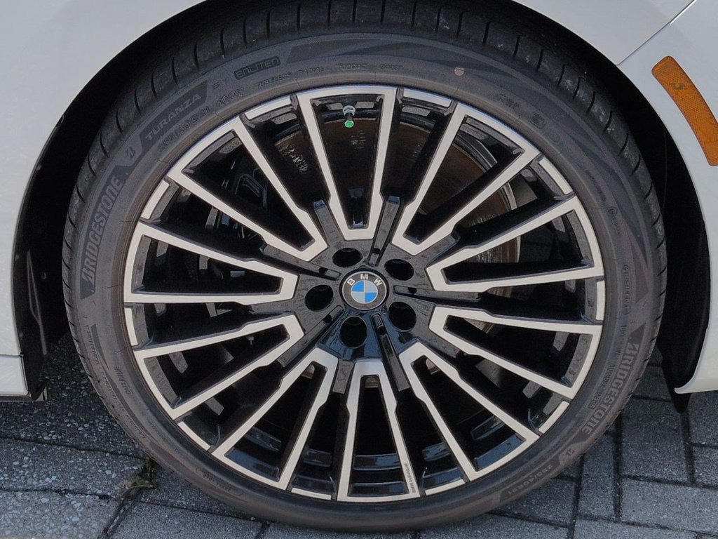 New 2026 BMW 750e xDrive AWD/4WD image 11