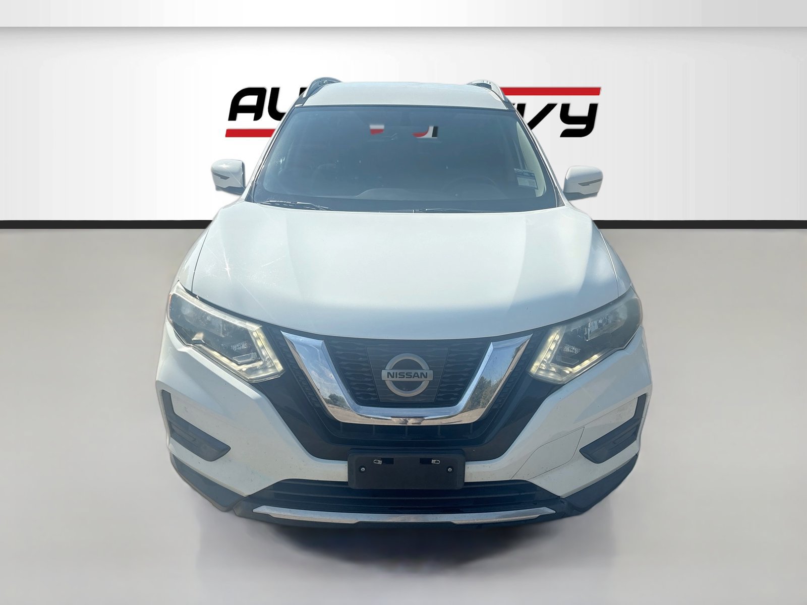Used 2017 Nissan Rogue SV w/ SV Premium Package FWD image 2