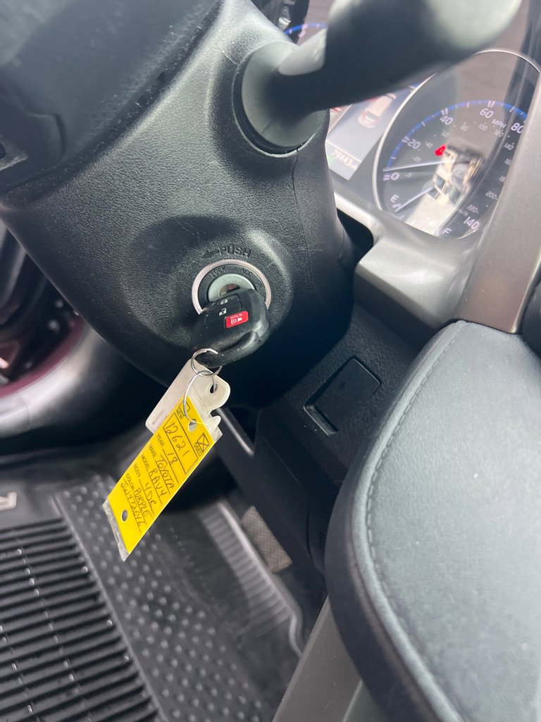 Used 2018 Toyota RAV4 LE image 29