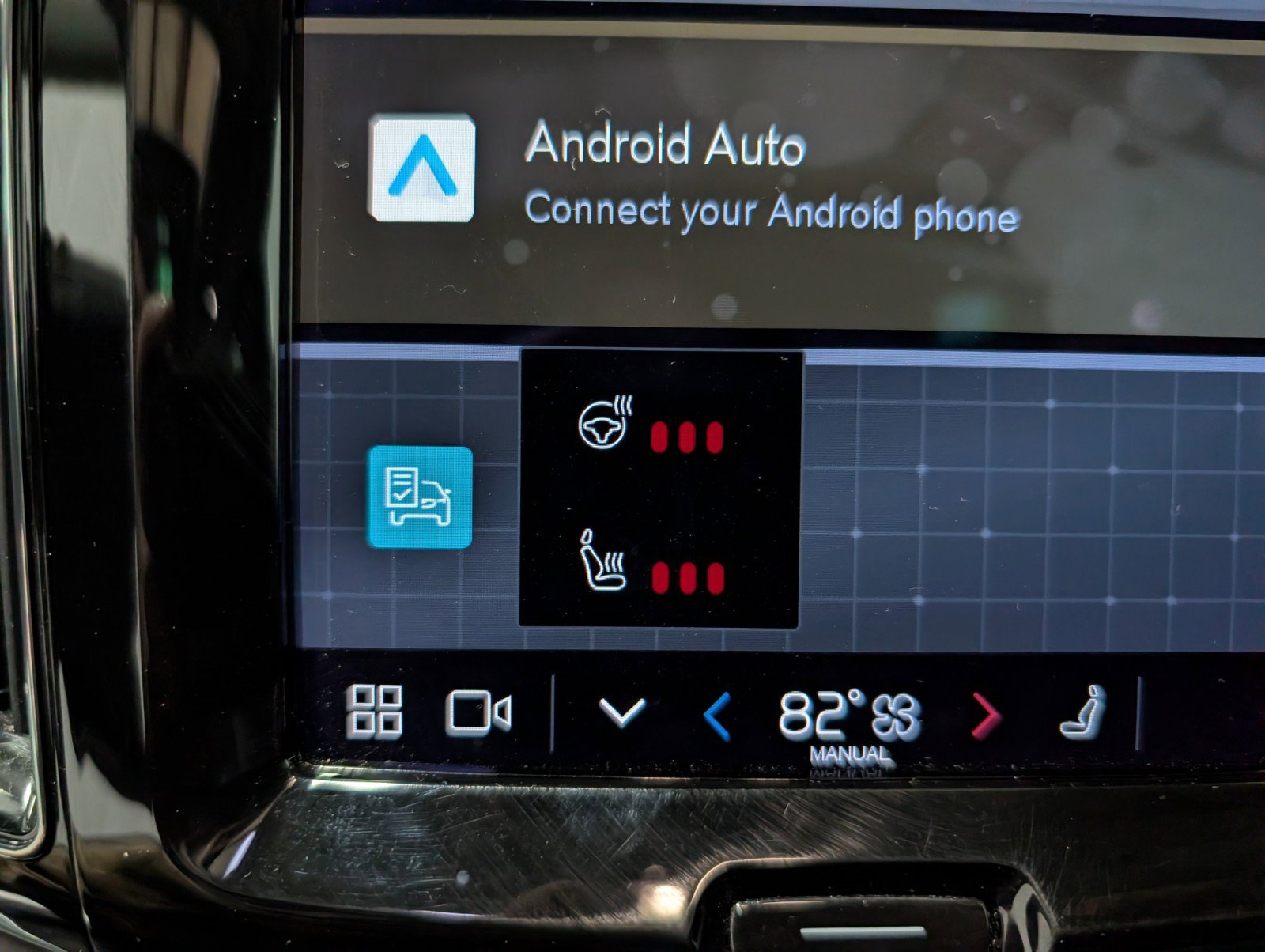 Used 2023 Volvo XC60 T8 Core image 21