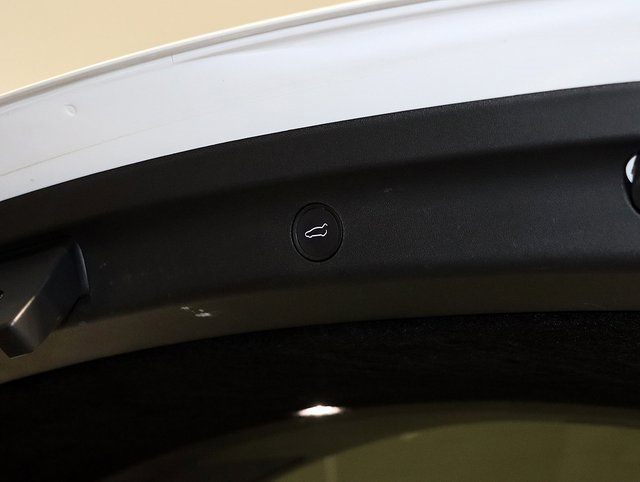 Used 2022 Tesla Model Y Performance image 28