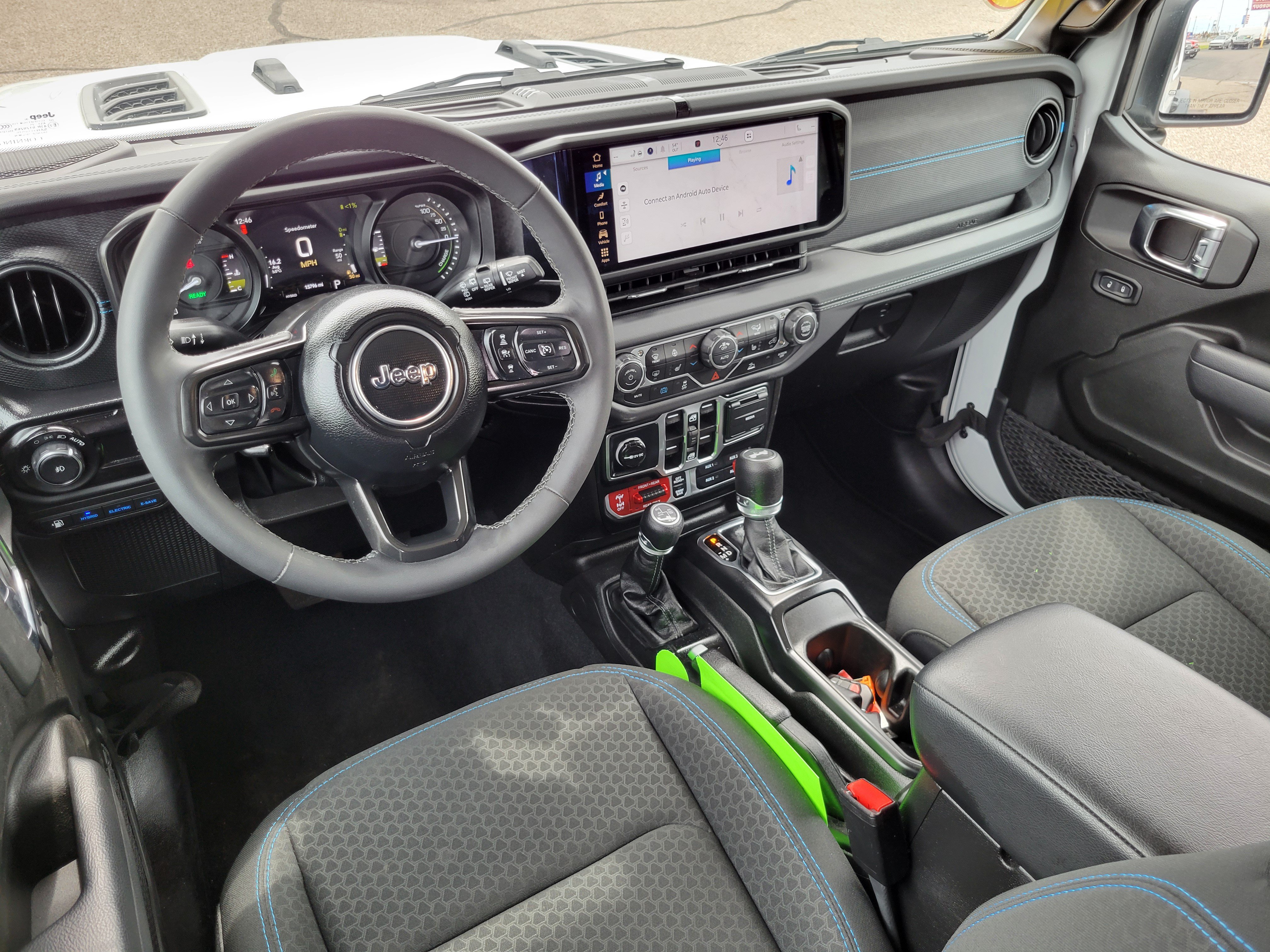Used 2025 Jeep Wrangler Unlimited Rubicon 4xe w/ Convenience Group AWD/4WD image 19