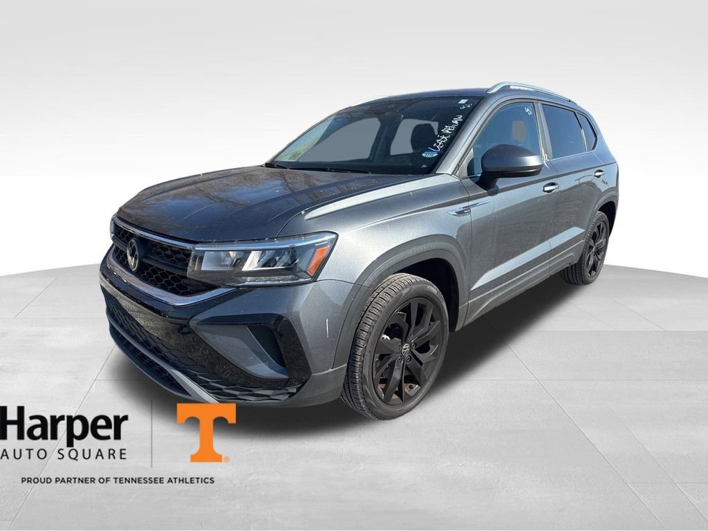Used 2023 Volkswagen Taos SE w/ Black Wheel Package image 1