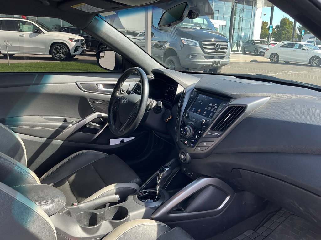 Used 2017 Hyundai Veloster Turbo FWD image 25