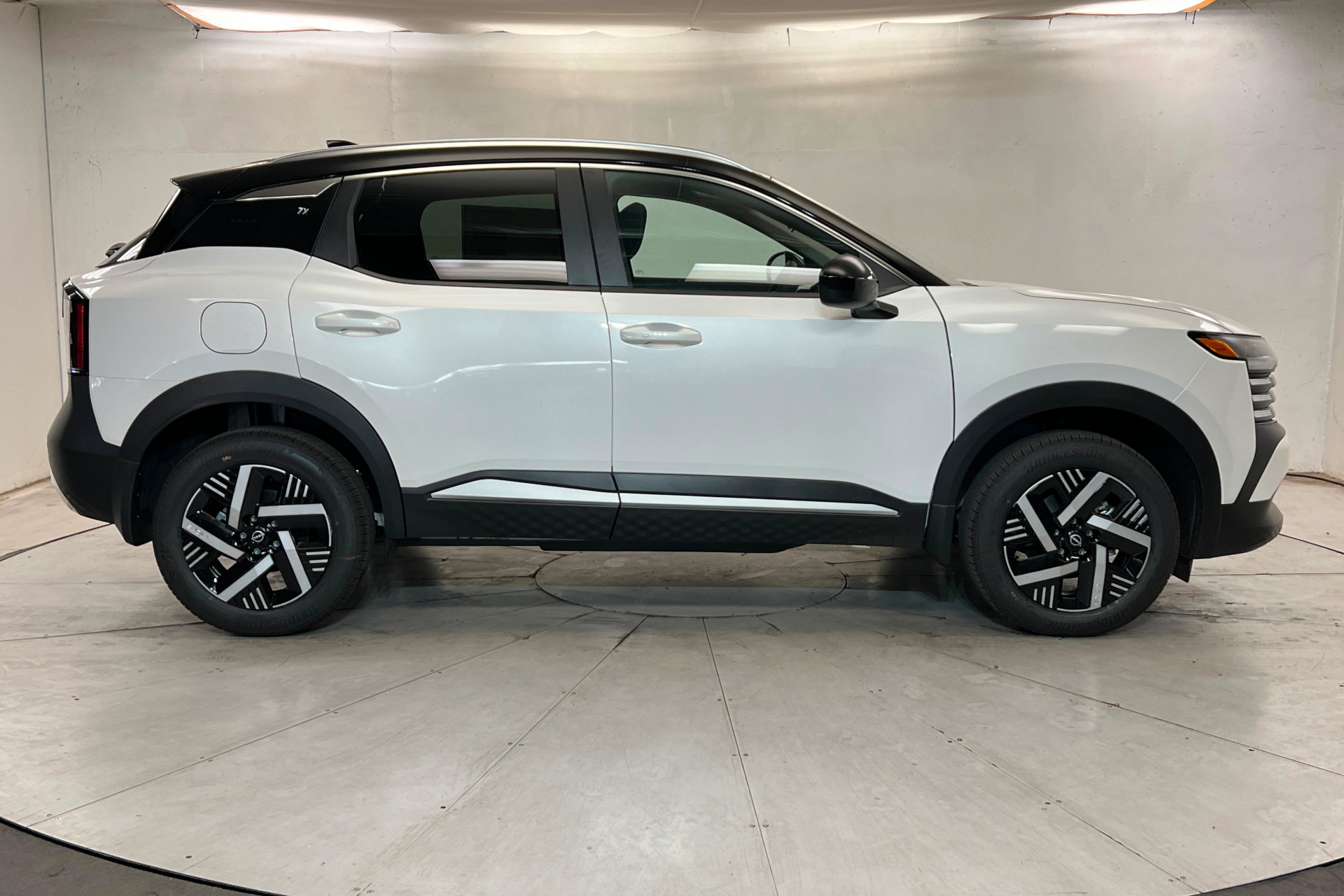 New 2026 Nissan Kicks SV w/ SV Premium Package FWD image 6