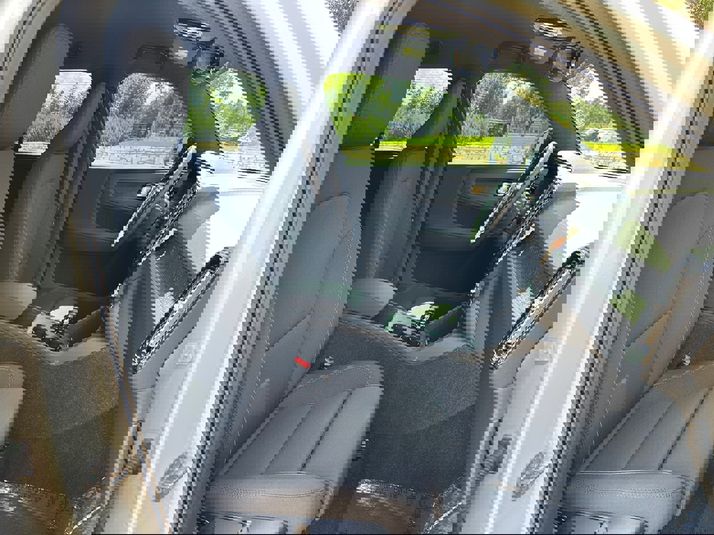 Used 2025 Volvo EX40 Core image 11