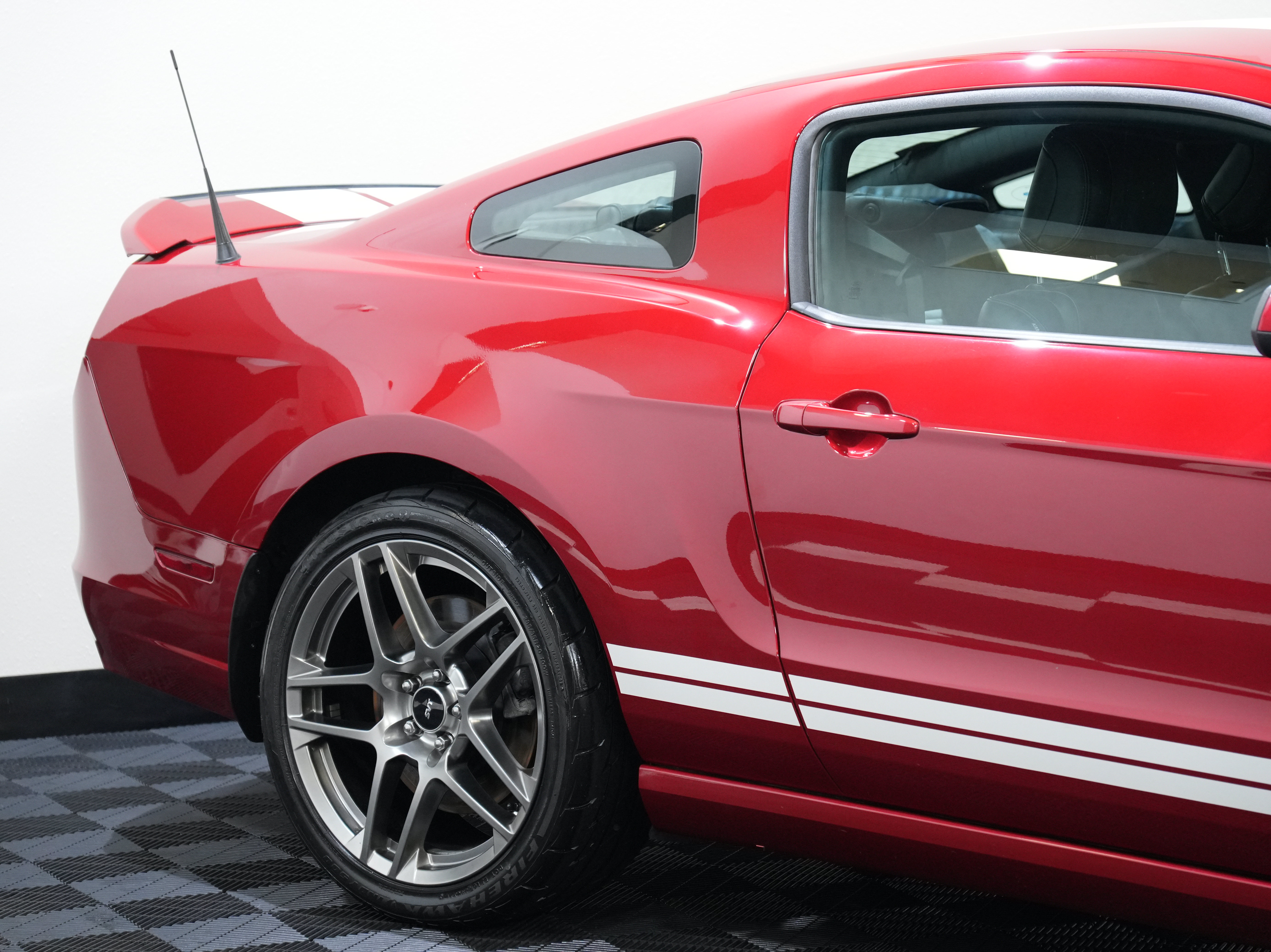 Used 2013 Ford Mustang Shelby GT500 w/ Electronics Pkg RWD image 13