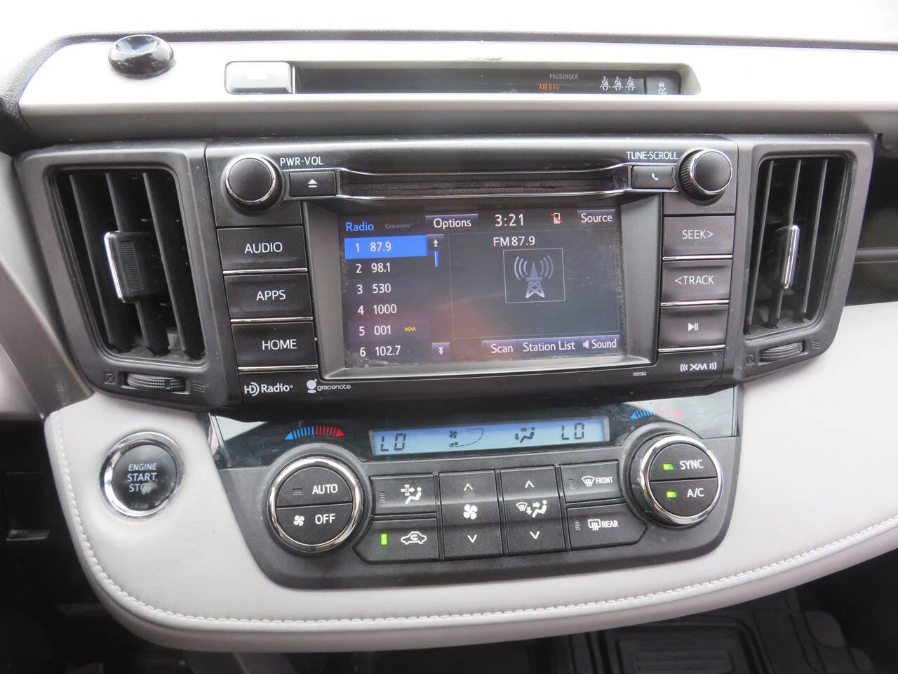 Used 2018 Toyota RAV4 XLE w/ Plus Extra Value Package AWD/4WD image 17