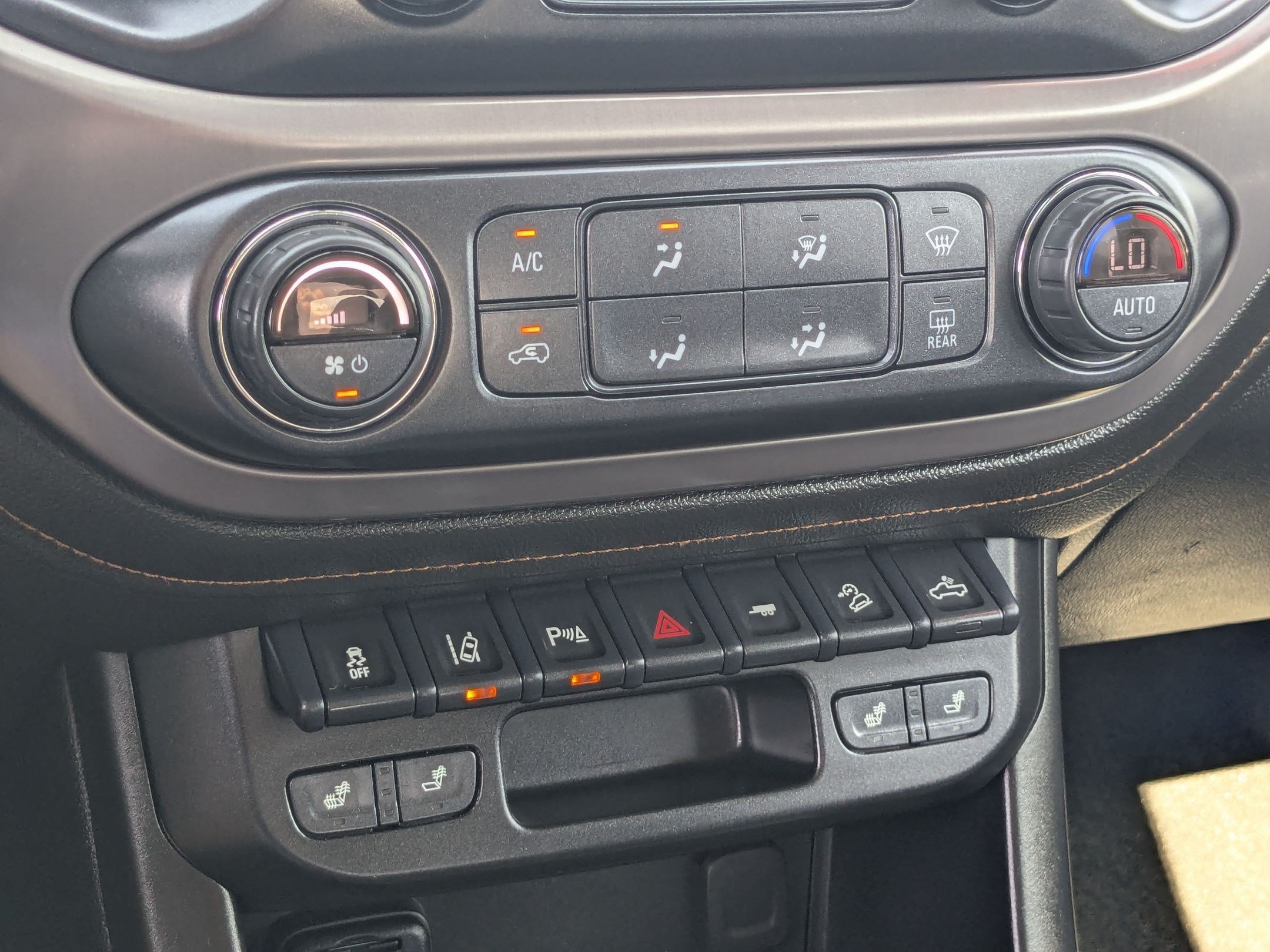 Certified 2021 GMC Canyon AT4 w/ Driver Alert Package AWD/4WD image 26