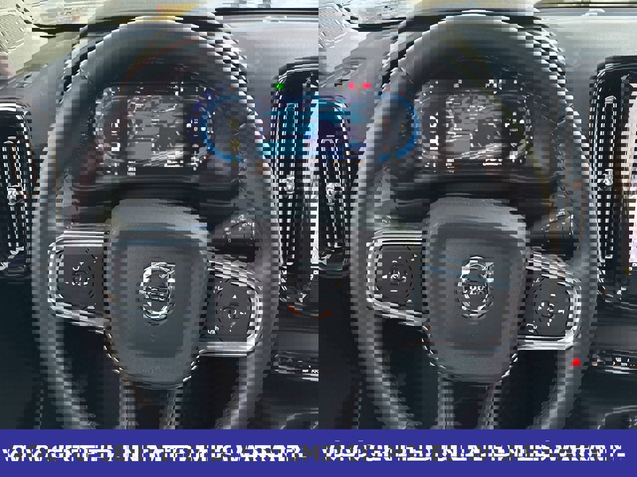 Certified 2025 Volvo XC40 B5 Core image 24